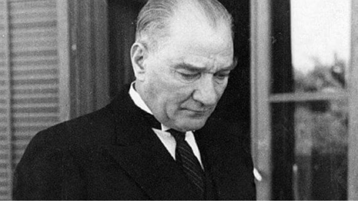 Atatürk'le El Ele
